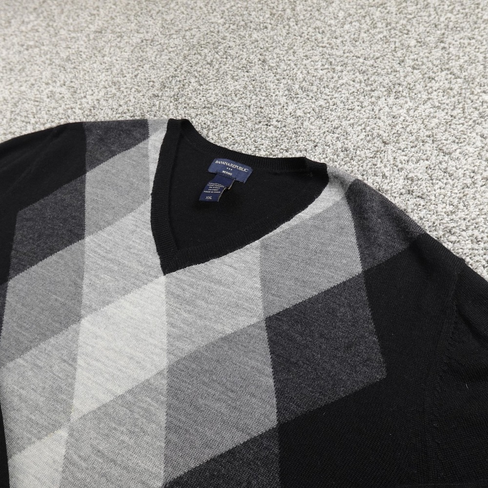 Banana Republic Sweater Mens 2XL Black Gray Merino Wool Argyle V Neck Pullover